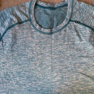 Lululemon men’s blue metal vent